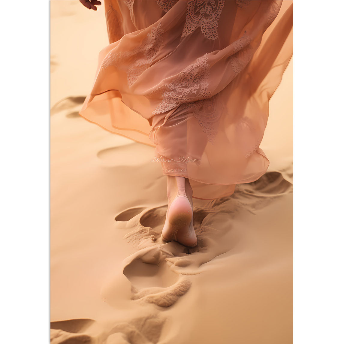 Eine Frau, die barfuß durch den Sand geht 